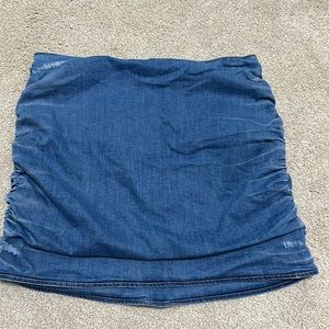 Retrofete mini denim skirt.